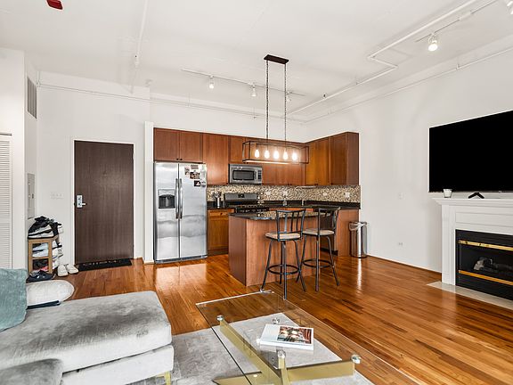 3rd image of 950 W Monroe St Unit 817