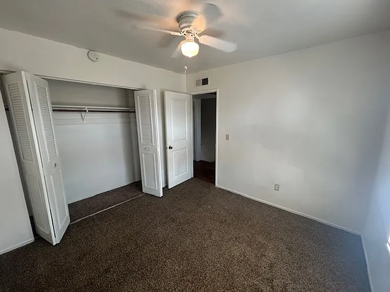 2432-2446 S Sallee St — Photo 8