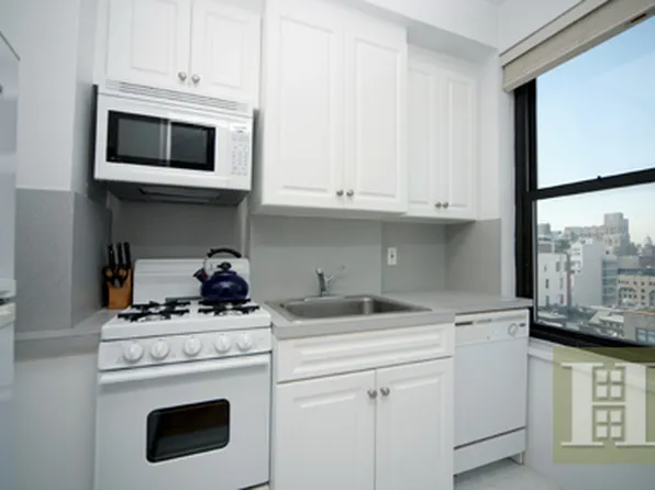 161 West 16th Street image 1 of 4