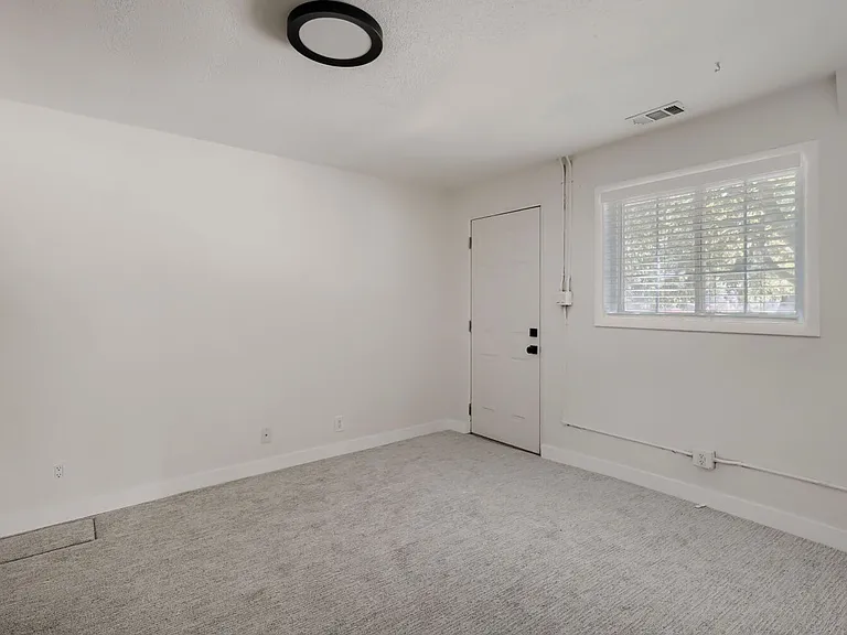 Utica Duplex — Photo 14