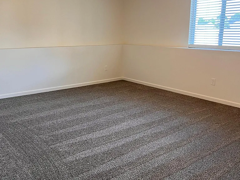 3310 Chapel Hill Dr W — Photo 12