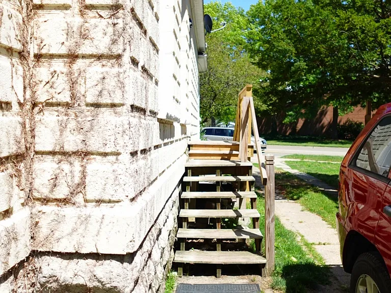 472 Michigan Ave #2 — Photo 3
