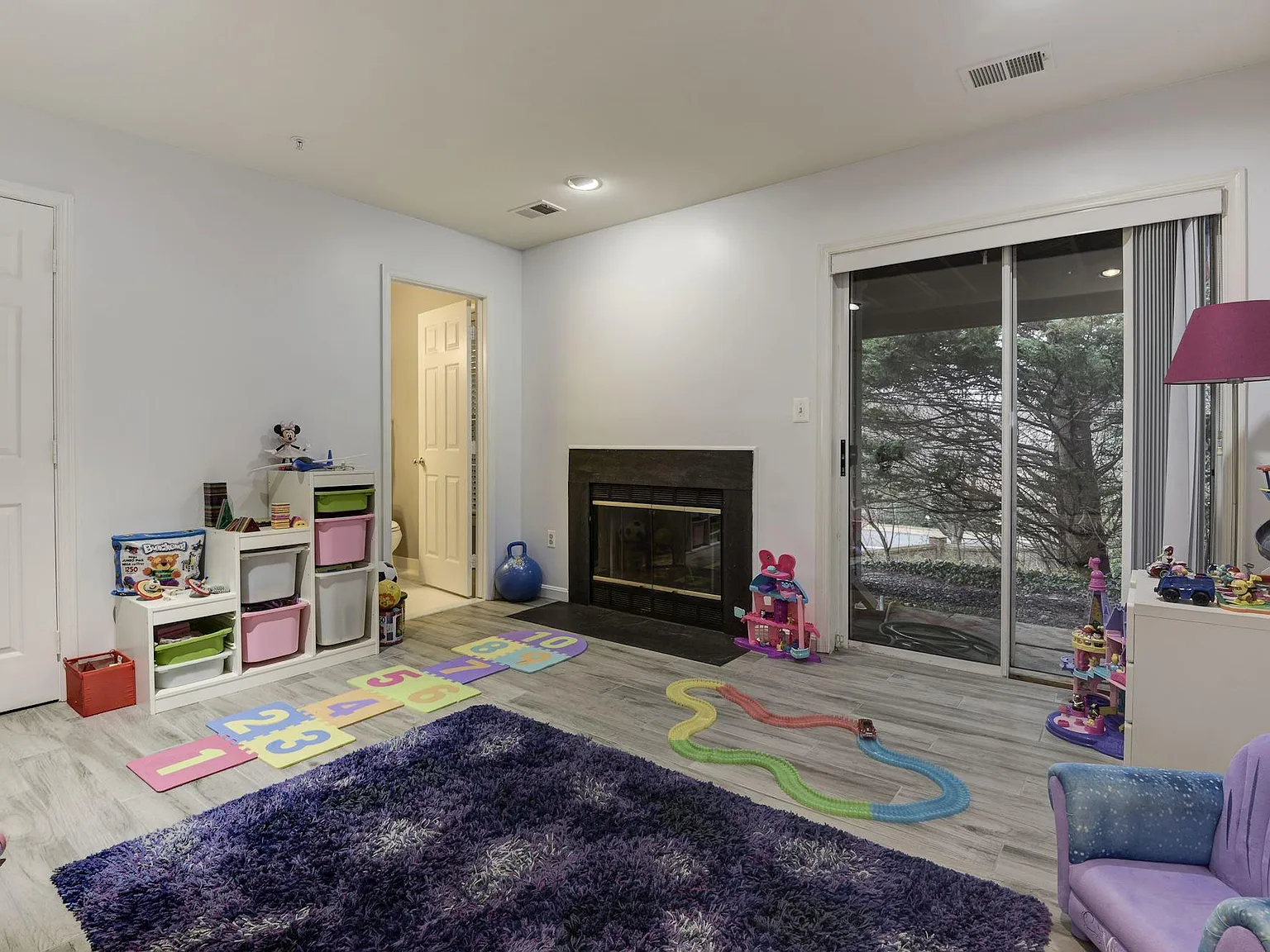 3 bed, 3.5 bath, 2160 sqft, $4,200 — Photo 4