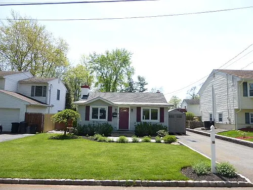 83 Hiawatha Blvd Photo 1