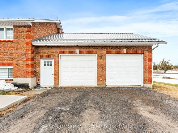 3rd image of 682 Caton Rd