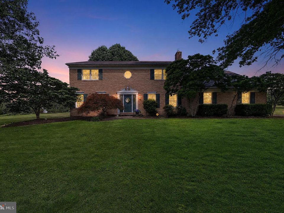 1st image of 690 Andrews Dr