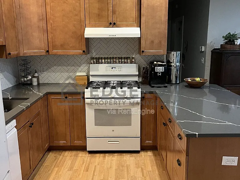 6926 Lake Michigan Dr — Photo 7
