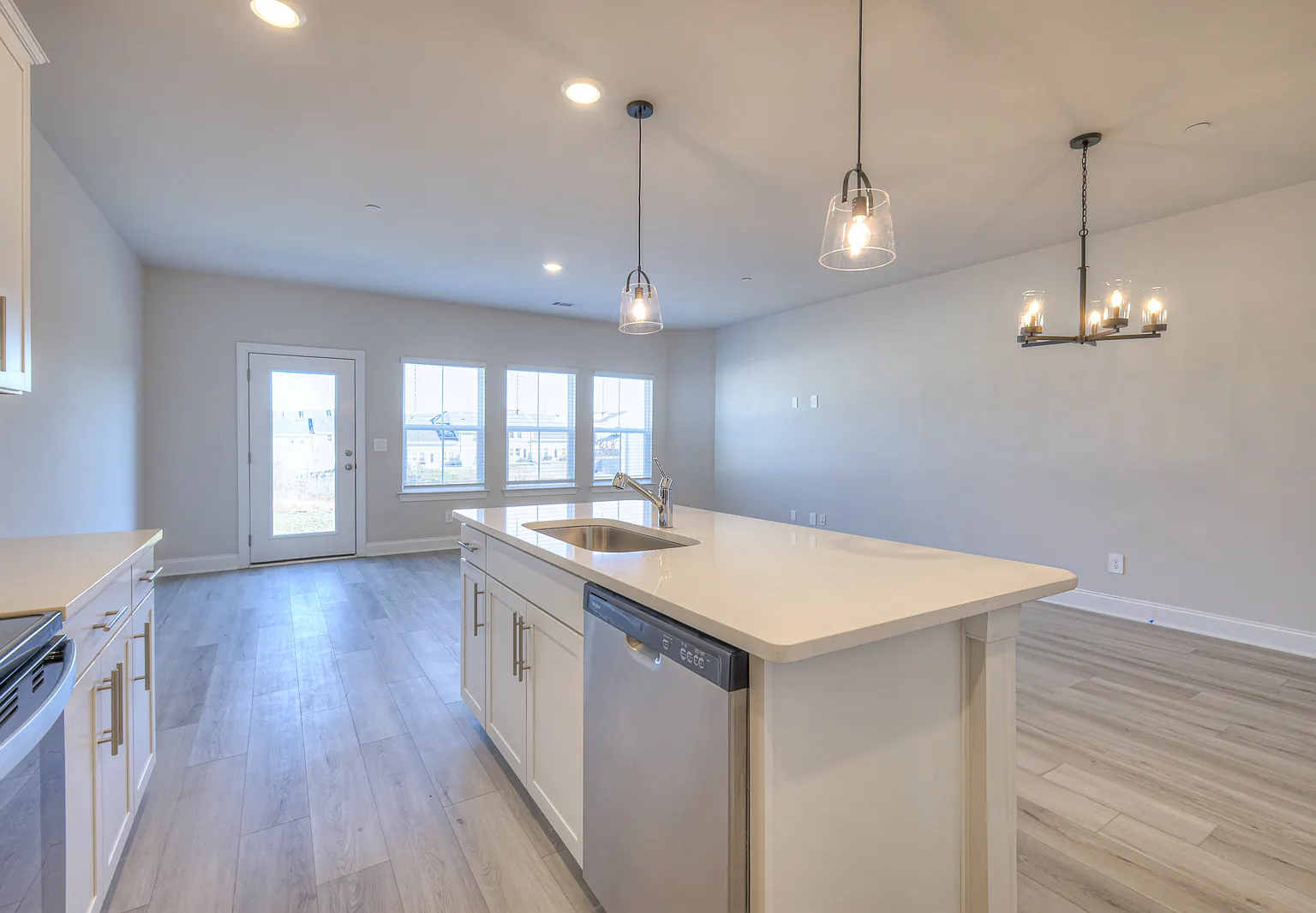 3 bed, 2.5 bath, 1656 sqft, $2,150 — Photo 4