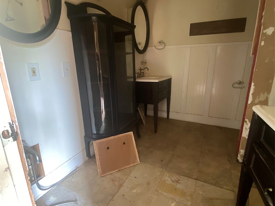 16th image of 140 Bellview Rd