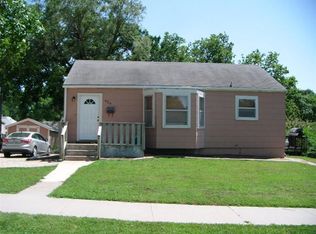 926 Crawford St, Clay Center, KS 67432