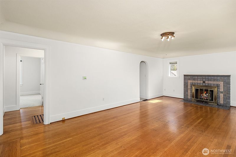 4th image of 3838 38th Avenue S