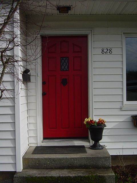 2nd image of 828 Milroy St SW