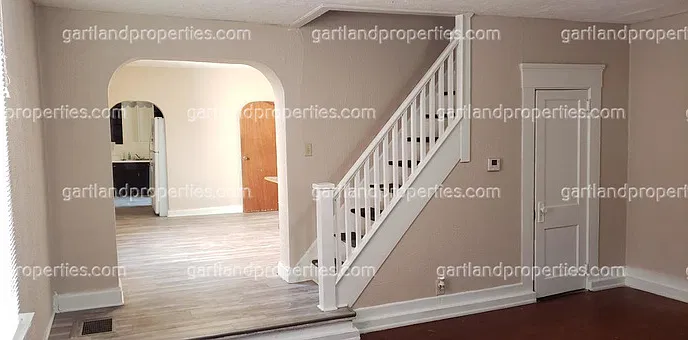 3 bed, 1.0 bath, 1244 sqft, $1,099 — Photo 2