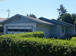 1573 Lakeshore Dr, Coos Bay, OR 97420