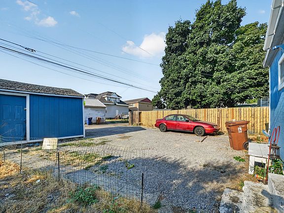 5th image of 907 W Montgomery Ave