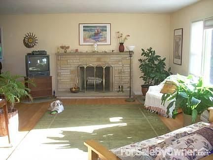 2nd image of 618 Charles Ln