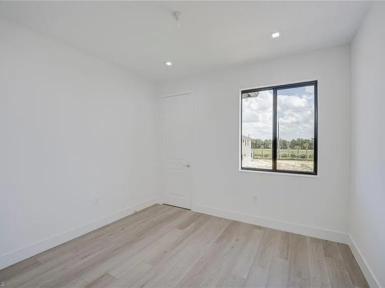 4775 Quercia Dr — Photo 26
