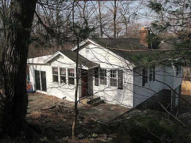 2nd image of 1589 Sylvan Rd