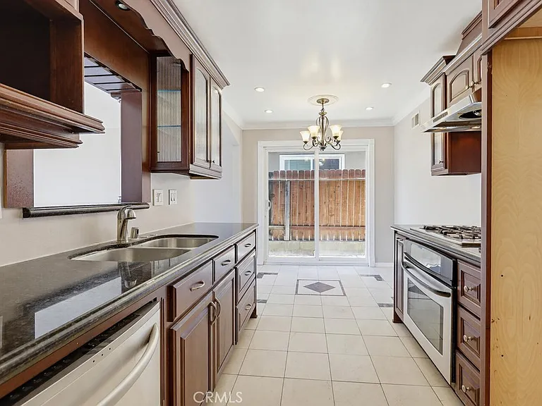 243 N Pageant St — Photo 19