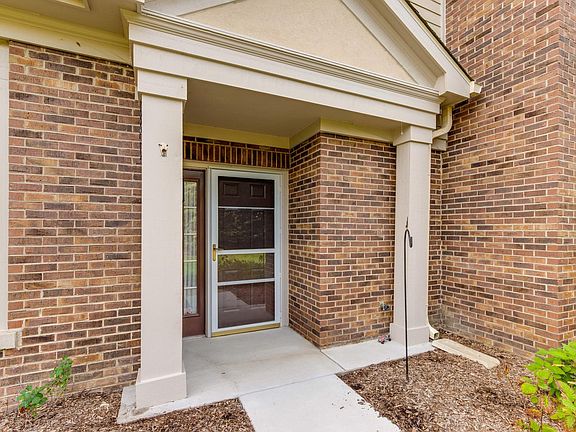 4th image of 451 Saddlebrook Ln
