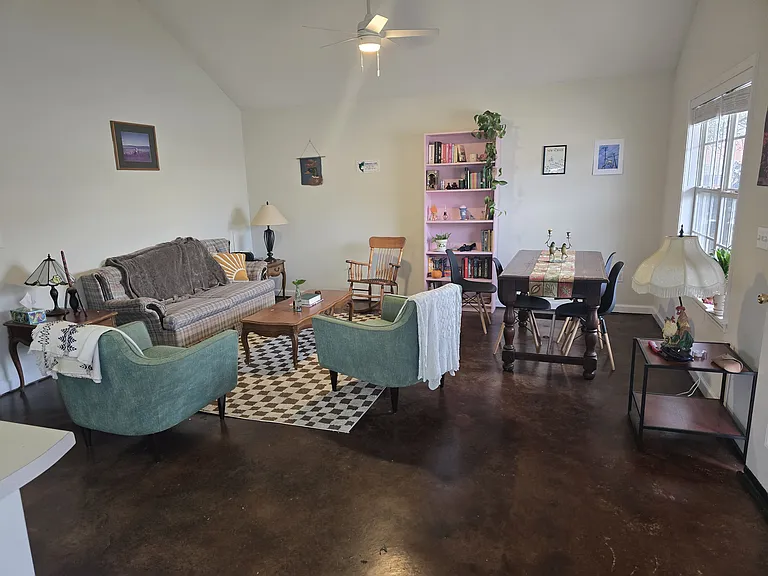 440 Beauregard Cir — Photo 3