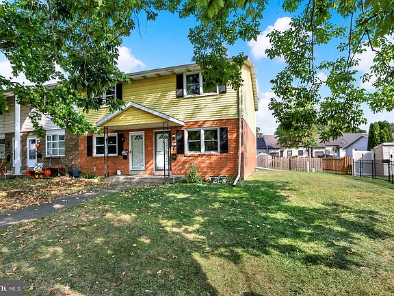 3rd image of 2071 Brentwood Dr