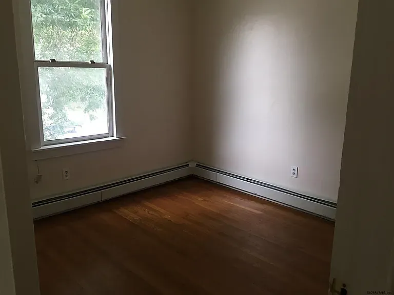 862 Washington Ave — Photo 9