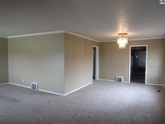 4th image of 1523 E 30th Ave