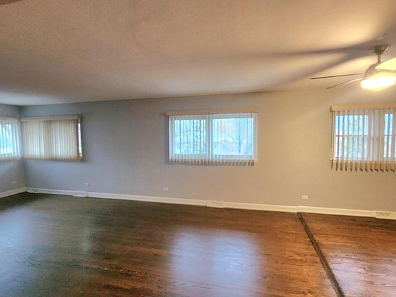 3rd image of 1008 N Milwaukee Ave Suite 1