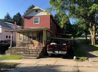 273 5th St, Manistee, MI 49660