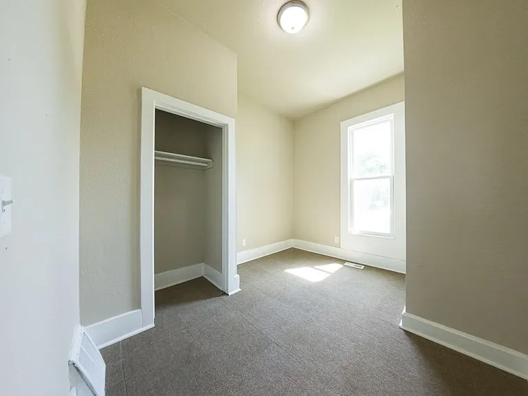 114 N 7th St — Photo 11
