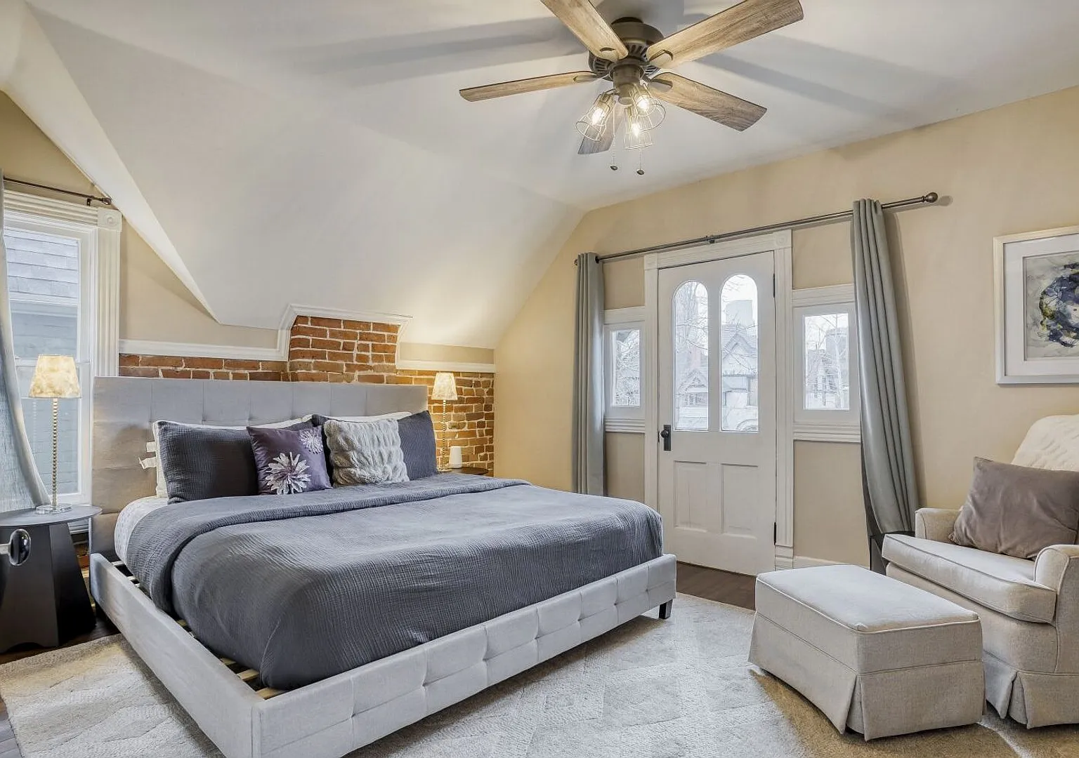 Renovated Historic 4BR Denver Home w/ Private Yard — Photo 3