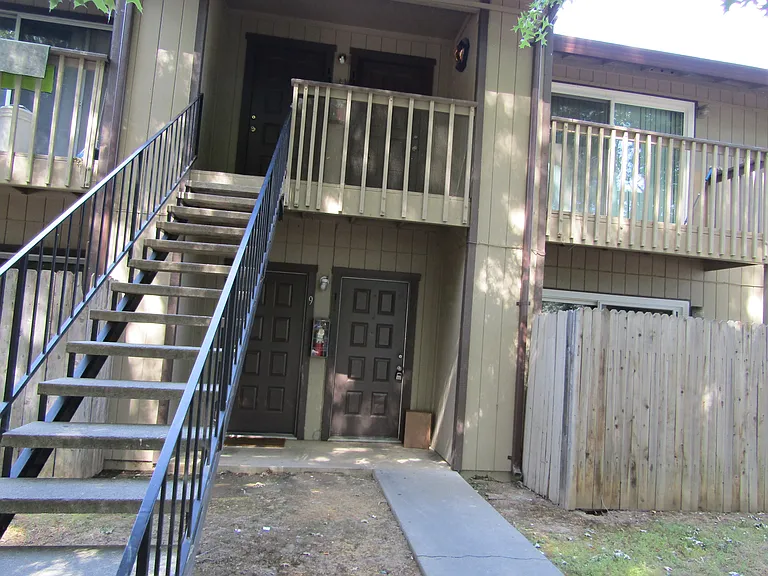 445 Jefferson Ave #11 — Photo 3