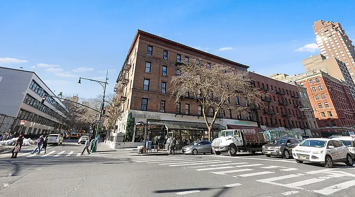 Rented by Compass | media 22