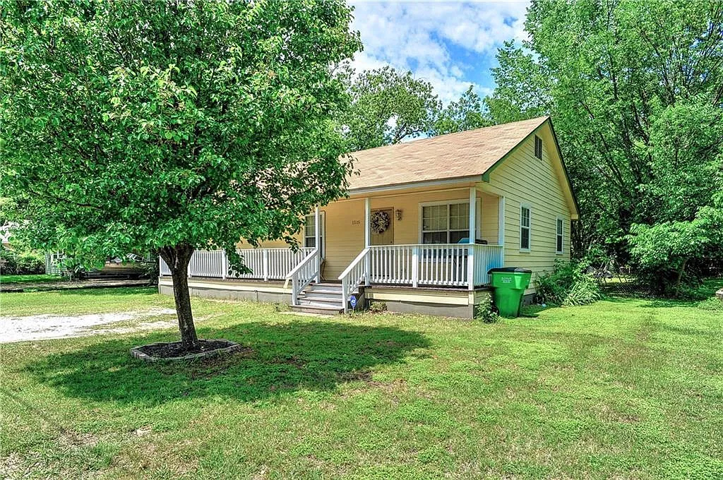 1515 Harris St — Photo 3