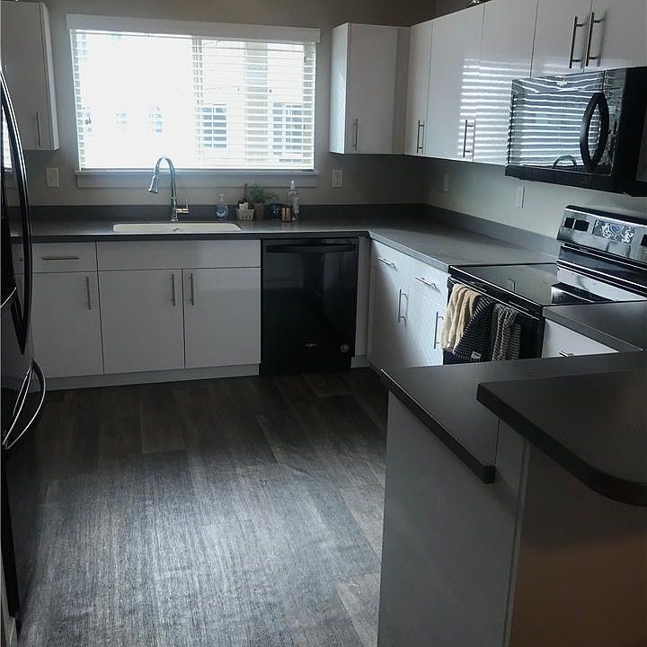 2nd image of 1700 S Sandhill Rd #102