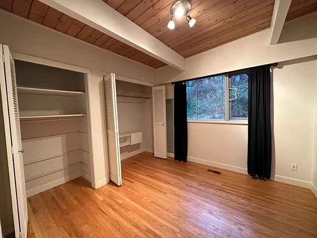 486 Craigmohr Dr — Photo 11