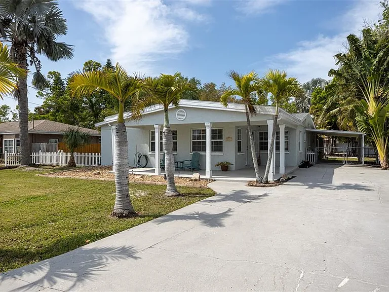 711 Bayshore Dr — Photo 1