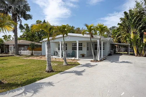 711 Bayshore Dr Photo 1