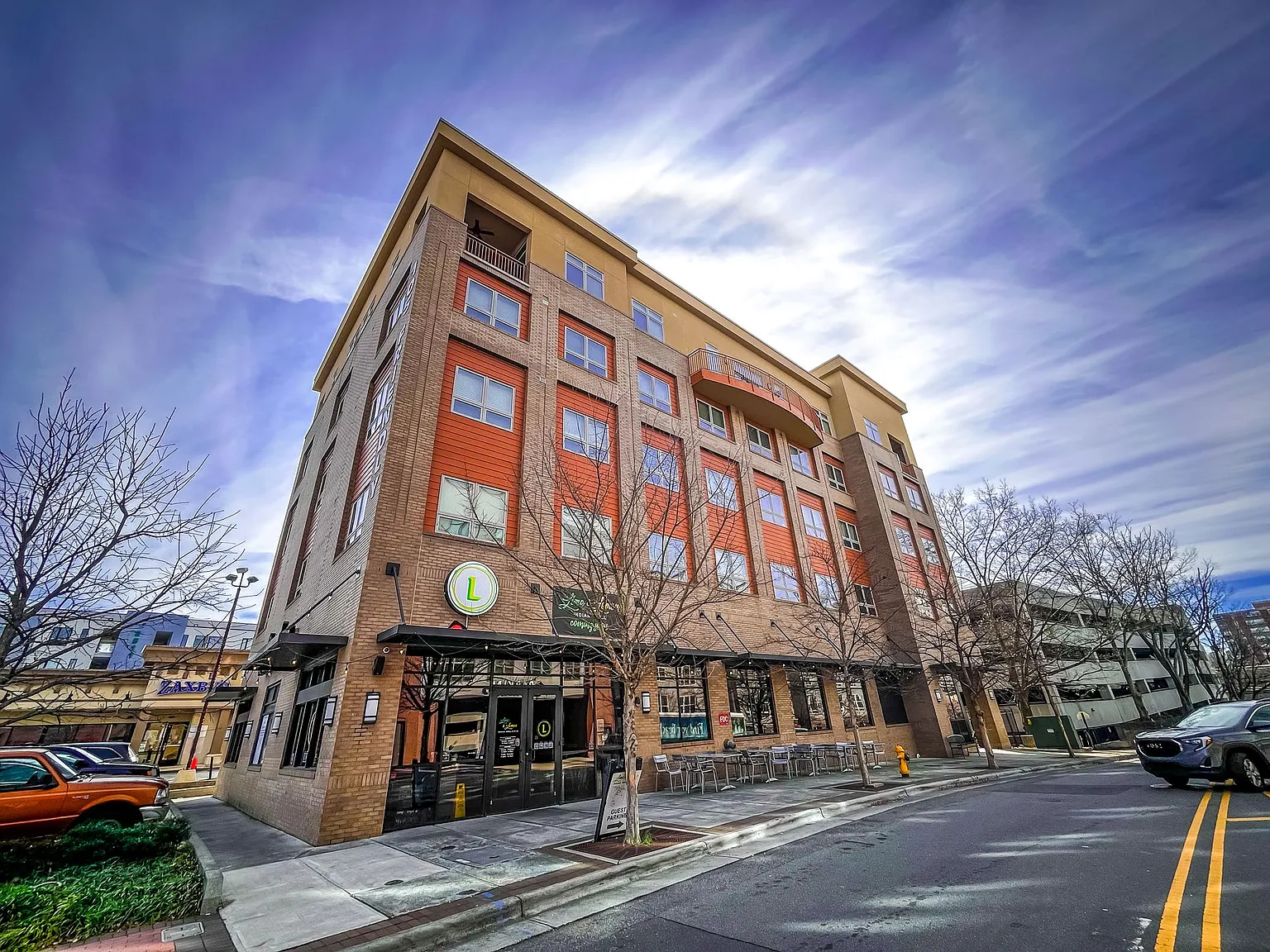 Friendly105 Apartments — Photo 1