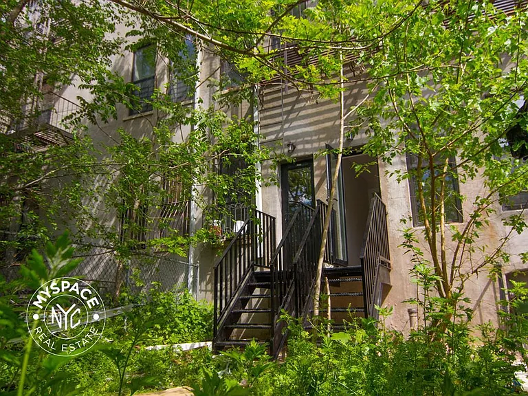 1044 Putman Ave #1 — Photo 16