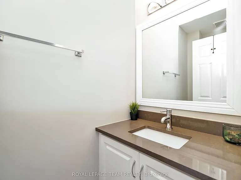 53 Thornbury Cres — Photo 16