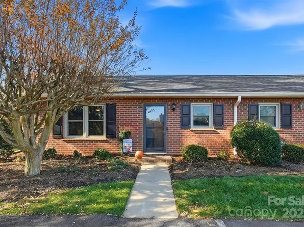 885 21st Ave NE, Hickory, NC 28601