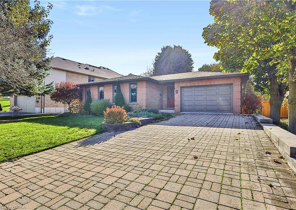 1st image of 7 Charlton Dr