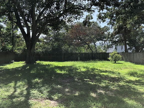 2nd image of 1836 West Dr