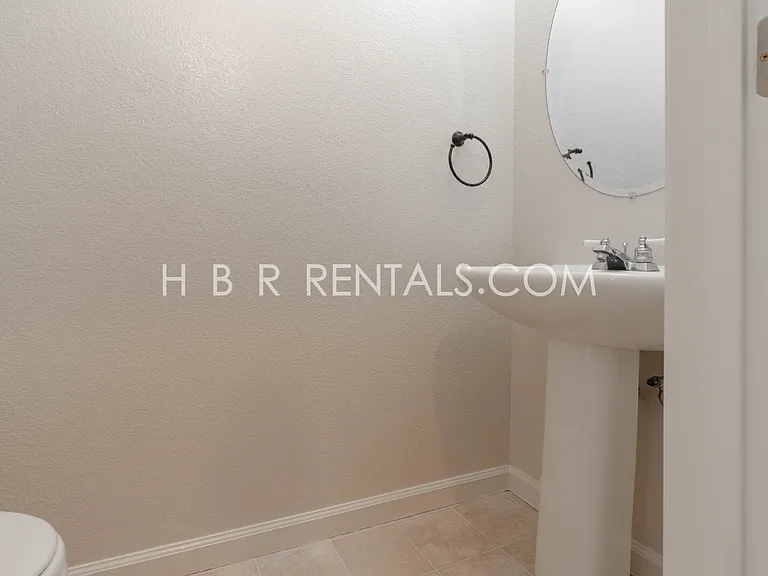 483 Summer Ln — Photo 11