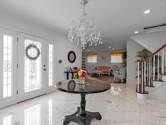2nd image of 365 Nassau Ave