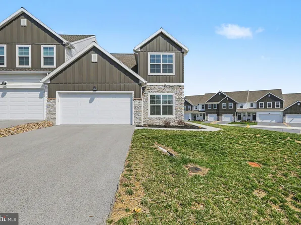 7884 Oak Brook Dr, Harrisburg, PA 17112