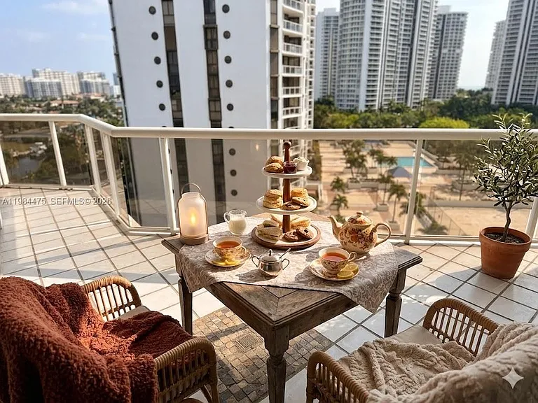 3610 Yacht Club Dr #1002 — Photo 15