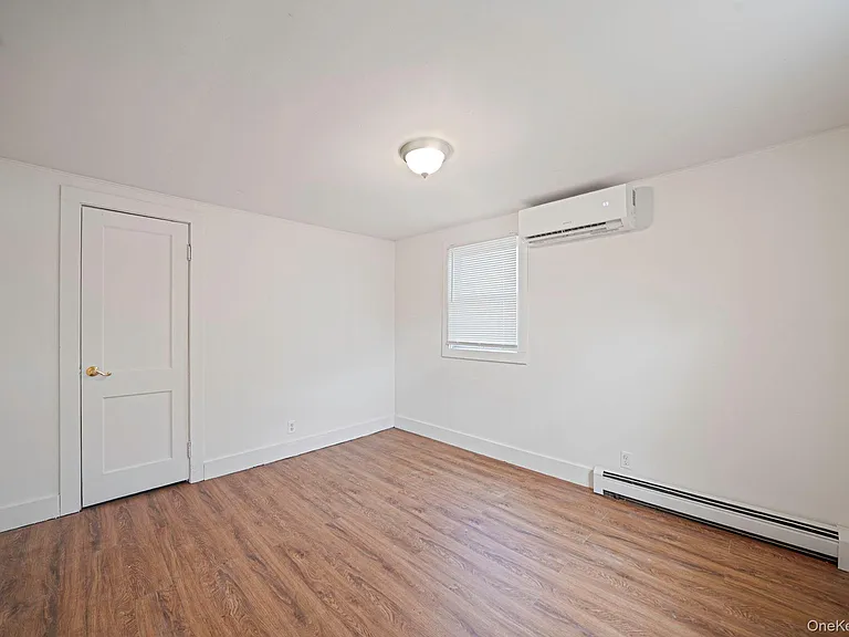 32 Dewey St — Photo 9